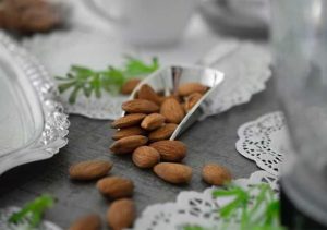 بادام یک میان وعده پر خاصیت و مغذی